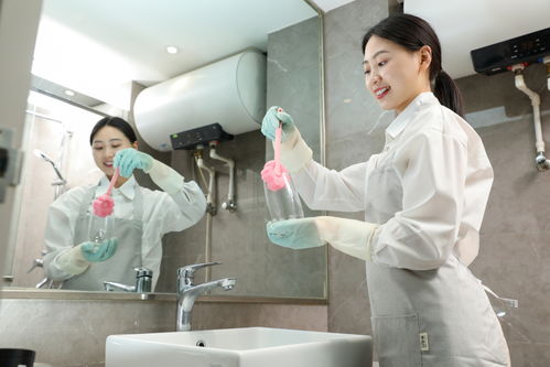 從細節(jié)到藝術(shù) 衛(wèi)生間清潔整理與女性人物攝影的跨界融合